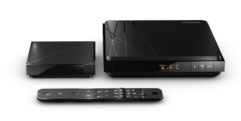 le nouveau décodeur TV UHD d'Orange avec la Livebox 4 et la télécommande Bluetooth