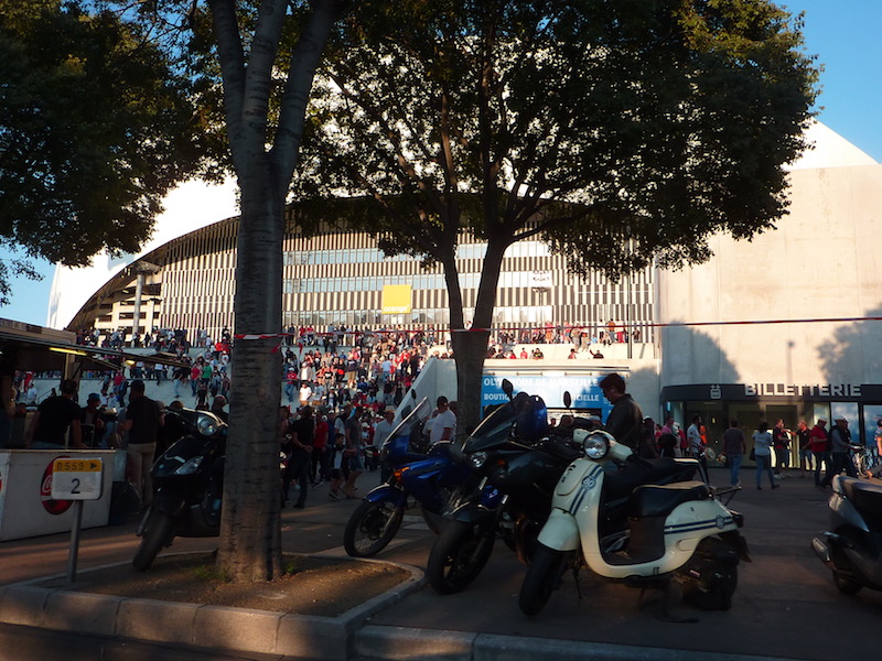 Fin de match à l'Orange Vélodrome avec des supporters du RCT
